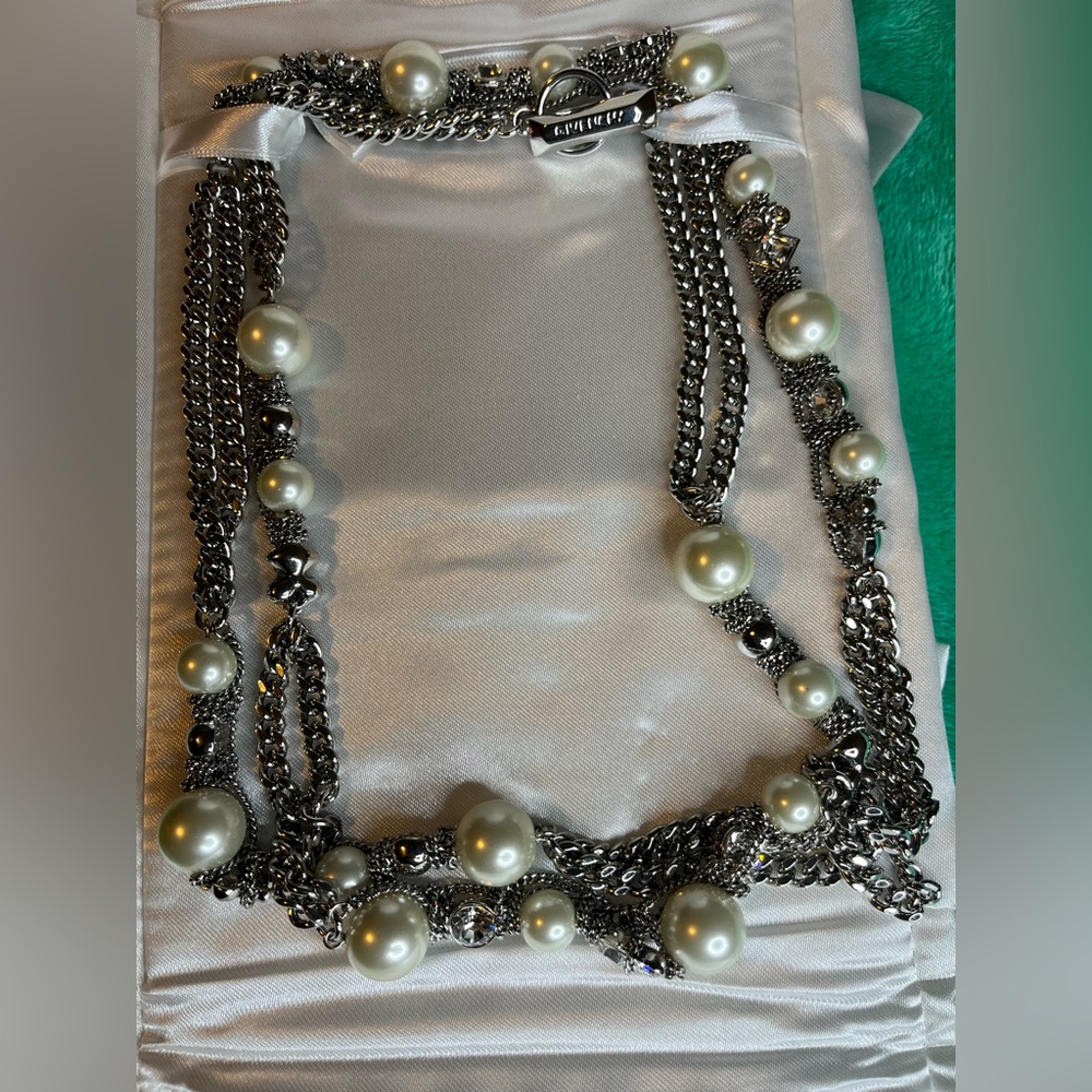 Elegant Givenchy Silver and Pearl Necklace